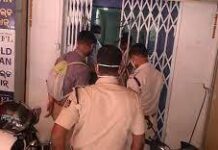 बिहार के शहर मुजफ्फरपुर में कुरियर कंपनी से अपराधियों ने 11 लाख लूटे । कैश बॉक्स तक उखाड़ ले गए साथ।